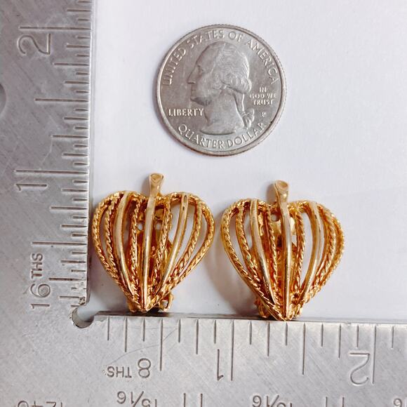 Vintage 1960s Heart Clip On Earrings Mid Century Gold Tone Sculptural Jewelry - Picture 10 of 11